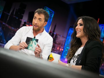 Malú cuenta en 'El Hormiguero 3.0' cómo fue la divertida sesión de fotos para la portada de su nuevo disco: "Costó un infierno hacerlas"