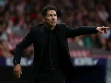 Simeone, durante el partido contra el Huesca Simeone, durante el partido contra el Huesca