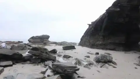 Se reabre el caso de la turista de Valladolid que falleció en la playa de las Catedrales Se reabre el caso de la turista de Valladolid que falleció en la playa de las Catedrales