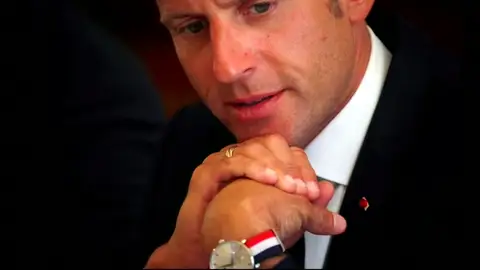 Macron pone una tienda para financiar las obras del Elíseo Macron pone una tienda para financiar las obras del Elíseo
