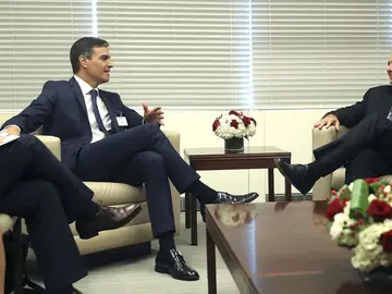 Pedro Sánchez habla con el presidente de Cuba, Miguel Díaz-Canel Pedro Sánchez habla con el presidente de Cuba, Miguel Díaz-Canel
