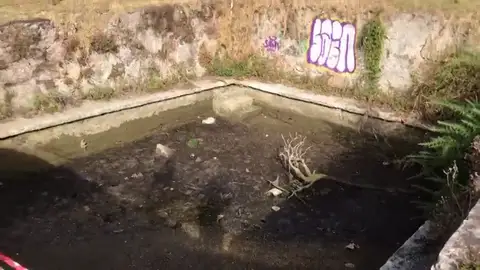 Los vecinos de Oleiros denuncian el estado de un embarcadero en el que un hombre se rompió 14 huesos al caer y un niño resultó herido Los vecinos de Oleiros denuncian el estado de un embarcadero en el que un hombre se rompió 14 huesos al caer y un niño resultó herido