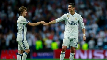 Modric y Cristiano Ronaldo, durante un partido del Real Madrid