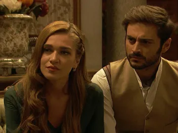Julieta y Saúl no confían en Prudencio y piensan que puede estar del lado de Francisco Julieta y Saúl no confían en Prudencio y piensan que puede estar del lado de Francisco