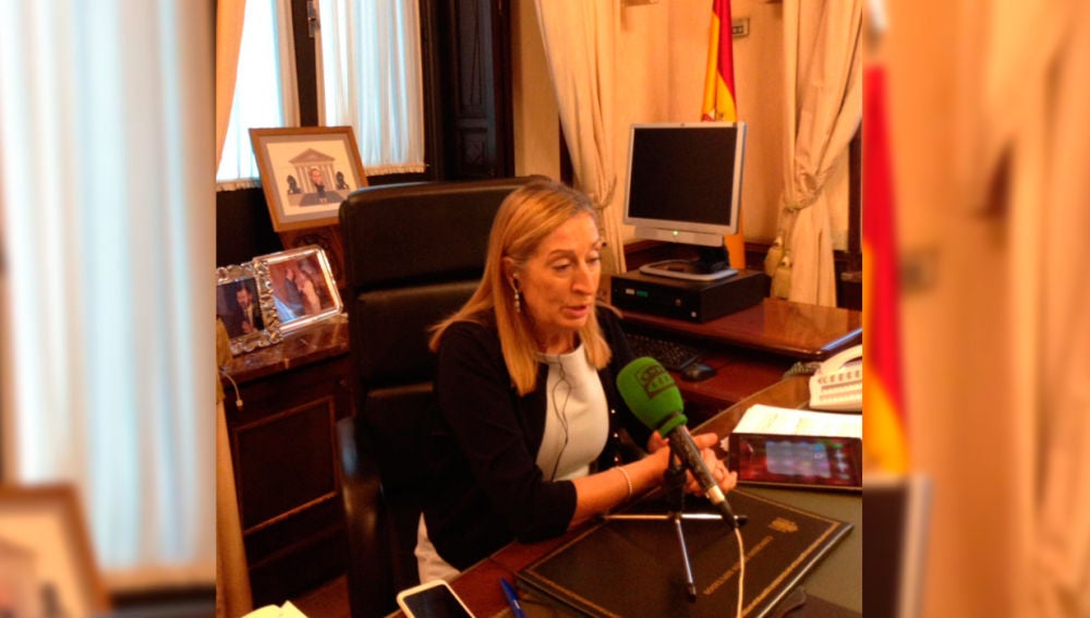 La presidenta del Congreso, Ana Pastor, durante una entrevista en Onda Cero