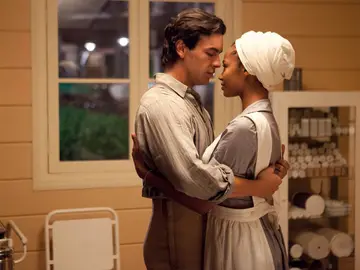 Mario Casas y Berta Vázquez en 'Palmeras en la Nieve' Mario Casas y Berta Vázquez en 'Palmeras en la Nieve'