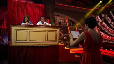 Pablo Motos juega con Carmen Maura a adivinar qué canta la soprano Amanda Serna