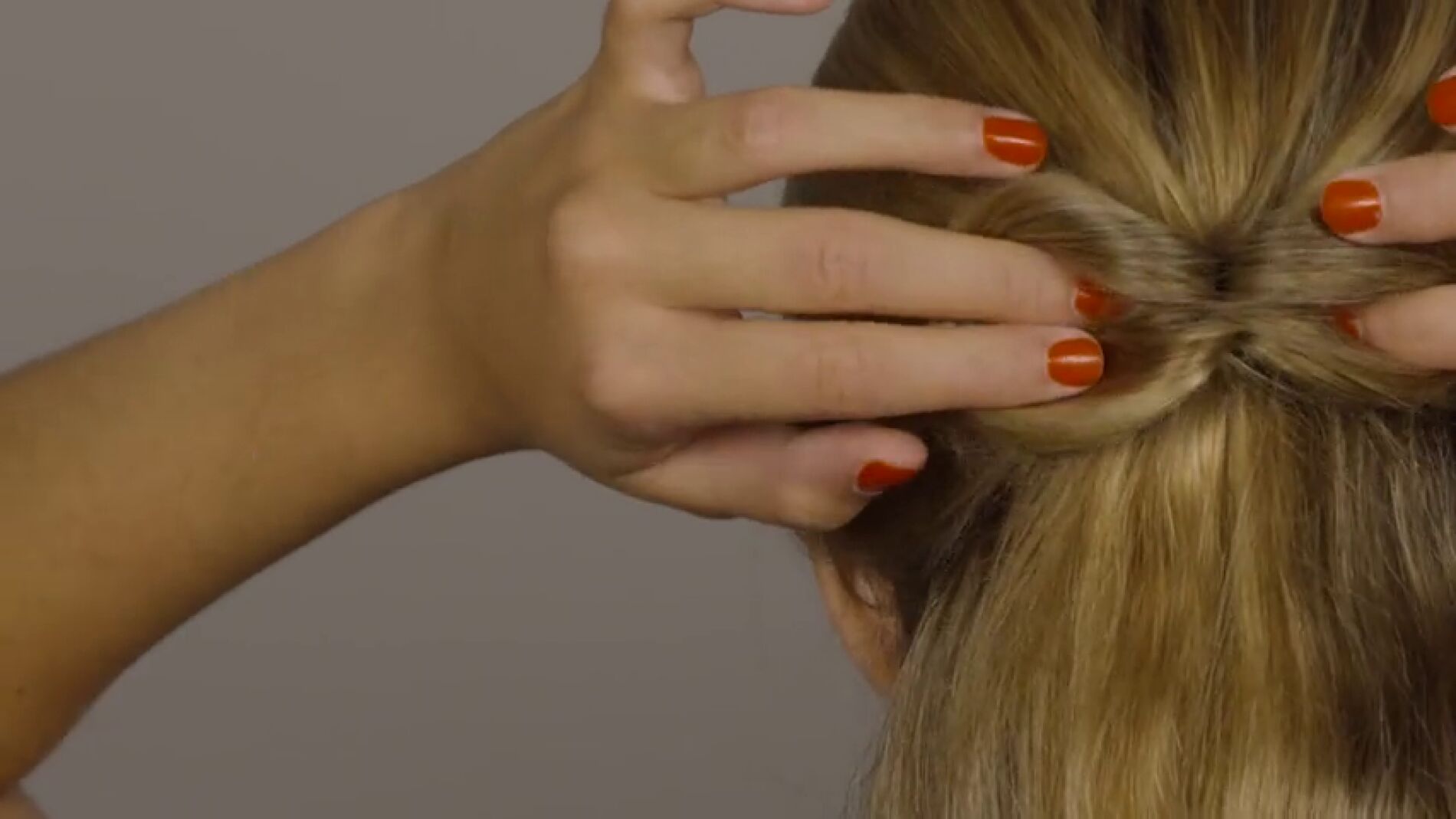 Como hacerte un recogido con forma de lazo