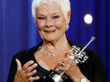 La actriz británica Judi Dench, recibe el Premio Donostia en reconocimiento a su carrera La actriz británica Judi Dench, recibe el Premio Donostia en reconocimiento a su carrera