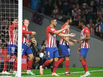Los jugadores del Atlético de Madrid celebran el gol de Griezmann contra el Huesca Los jugadores del Atlético de Madrid celebran el gol de Griezmann contra el Huesca