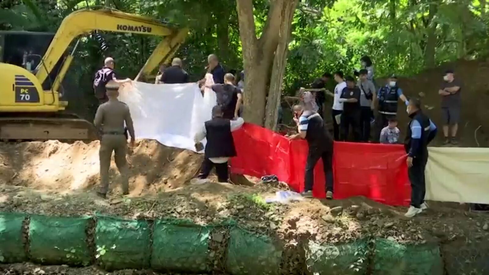 Desentierran el cadáver de un británico y su esposa en Tailandia