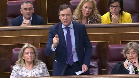 Hernándo llama "zombi" a Delgado y le pide que se vaya: "Es rehén de sus peligrosas amistades y de sus relaciones con las cloacas" Hernándo llama "zombi" a Delgado y le pide que se vaya: "Es rehén de sus peligrosas amistades y de sus relaciones con las cloacas"