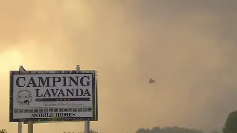 Desalojan a turistas y residentes por un incendio en Croacia Desalojan a turistas y residentes por un incendio en Croacia