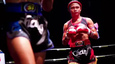 La trans tailandesa combate la discriminación desde el cuadrilátero de Muay Thai La trans tailandesa combate la discriminación desde el cuadrilátero de Muay Thai