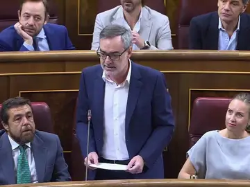 Villegas: "Seguro que el señor Sánchez puede aguantar subido en el helicóptero oficial, pero los españoles no les aguantan más" Villegas: "Seguro que el señor Sánchez puede aguantar subido en el helicóptero oficial, pero los españoles no les aguantan más"