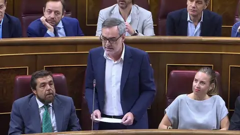 Villegas: "Seguro que el señor Sánchez puede aguantar subido en el helicóptero oficial, pero los españoles no les aguantan más" Villegas: "Seguro que el señor Sánchez puede aguantar subido en el helicóptero oficial, pero los españoles no les aguantan más"