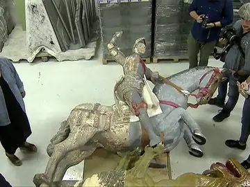 Así 'salvan' los expertos la talla de San Jorge de Navarra tras la polémica restauración de unos aficionados Así 'salvan' los expertos la talla de San Jorge de Navarra tras la polémica restauración de unos aficionados