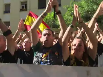 Policías y guardias civiles reclaman apoyo del gobierno contra las agresiones de radicales independentistas Policías y guardias civiles reclaman apoyo del gobierno contra las agresiones de radicales independentistas
