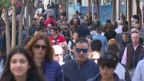 60 millones de españoles en 2050, gracias a la llegada de 8 millones de inmigrantes y la natalidad 60 millones de españoles en 2050, gracias a la llegada de 8 millones de inmigrantes y la natalidad
