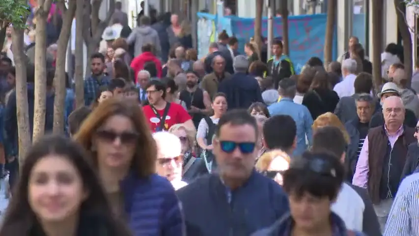 60 millones de españoles en 2050, gracias a la llegada de 8 millones de inmigrantes y la natalidad 60 millones de españoles en 2050, gracias a la llegada de 8 millones de inmigrantes y la natalidad