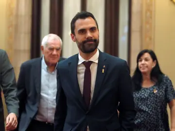 Noticias 2 Antena 3 (04-10-18) Aplazado el Pleno en el Parlament: JxCat y ERC discrepan sobre los diputados suspendidos Noticias 2 Antena 3 (04-10-18) Aplazado el Pleno en el Parlament: JxCat y ERC discrepan sobre los diputados suspendidos