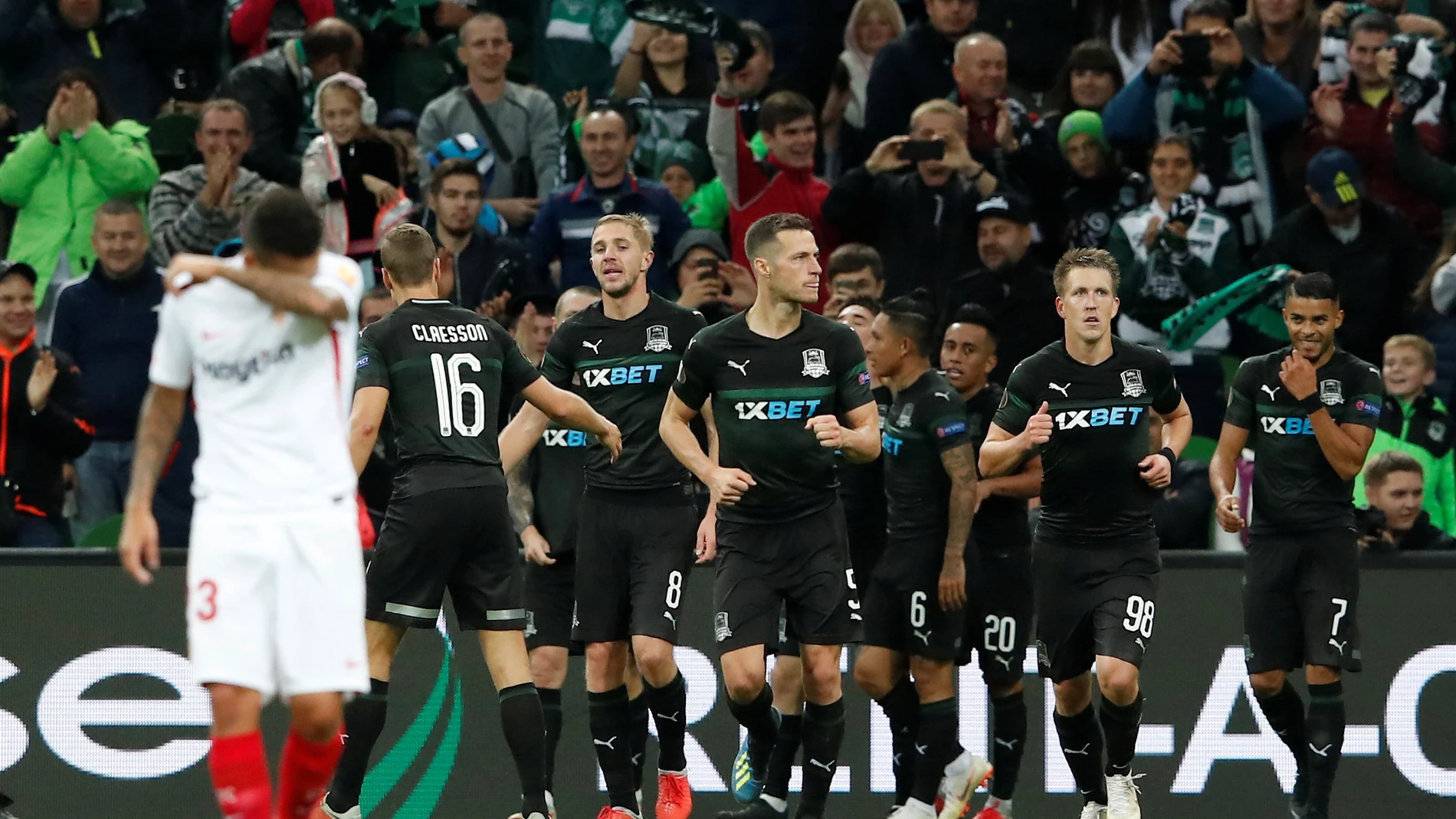 El Krasnodar celebra la victoria ante el Sevilla El Krasnodar celebra la victoria ante el Sevilla