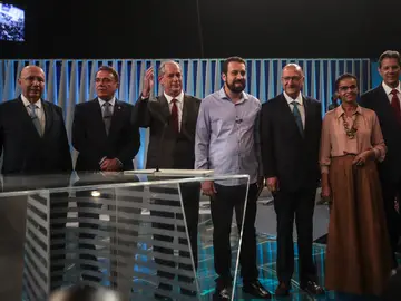 Los candidatos presidenciales en Brasil durante el debate en televisión Los candidatos presidenciales en Brasil durante el debate en televisión
