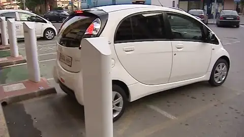 Sube el precio del diesel y el sector automovilístico apuesta por los coches híbridos o eléctricos Sube el precio del diesel y el sector automovilístico apuesta por los coches híbridos o eléctricos
