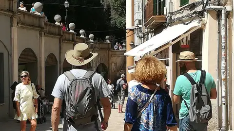 Turistas paseando por el centro de Palma Turistas paseando por el centro de Palma