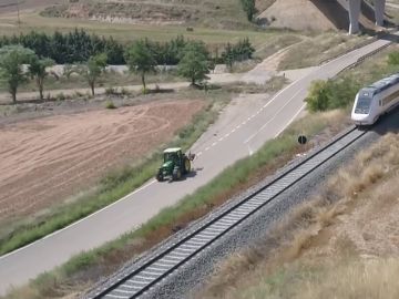 Comprobamos que es más rápido si un tractor o el AVE entre Zaragoza y Valencia