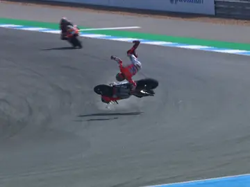 Jorge Lorenzo, en el momento de su caída en Tailandia Jorge Lorenzo, en el momento de su caída en Tailandia