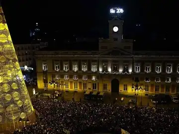 La Puerta del Sol durante las campanadas de fin de año (Archivo) La Puerta del Sol durante las campanadas de fin de año (Archivo)