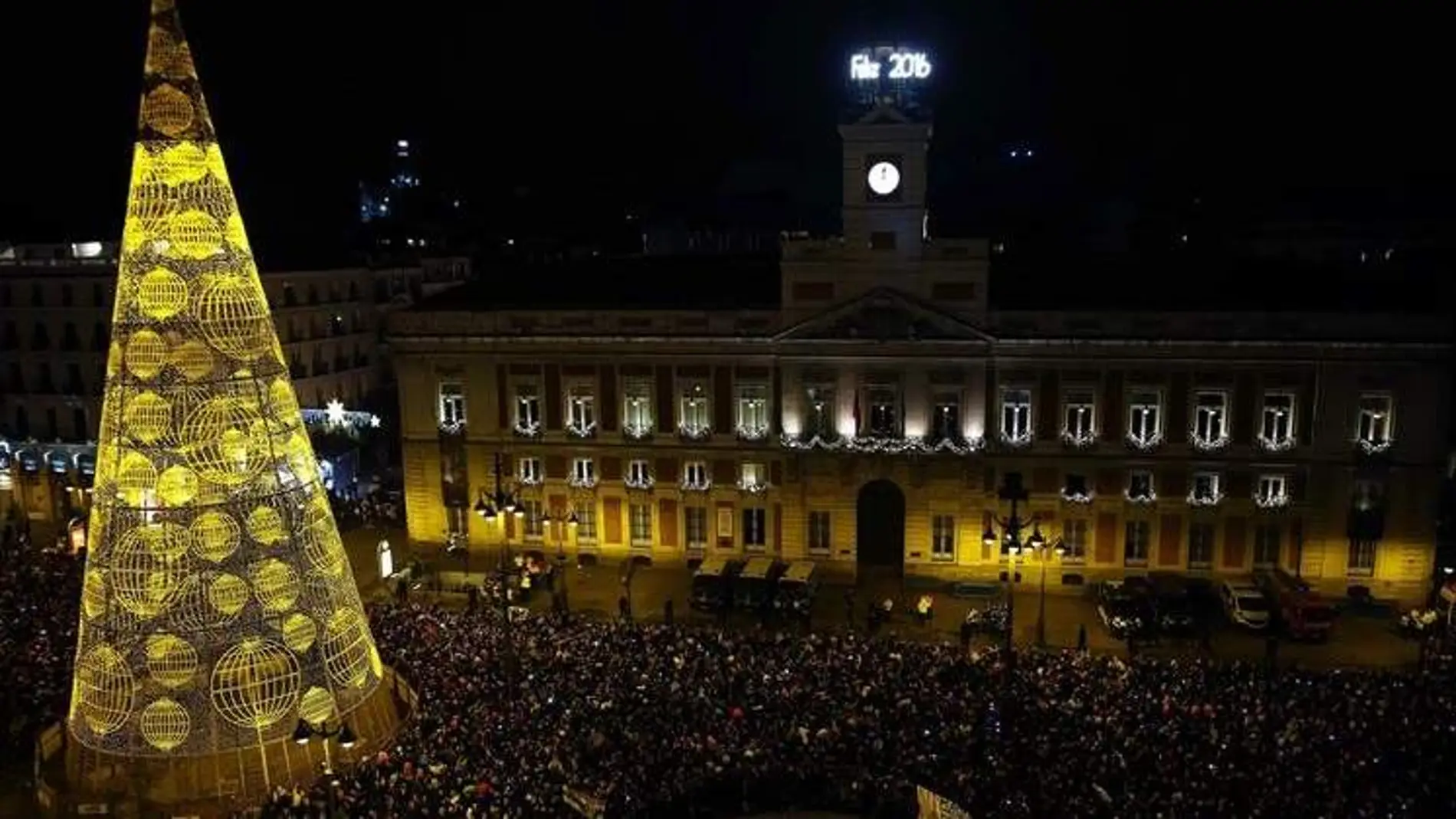 La Puerta del Sol durante las campanadas de fin de año (Archivo) La Puerta del Sol durante las campanadas de fin de año (Archivo)