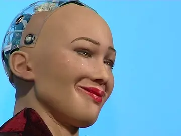 Sophia está diseñada para adaptarse y trabajar con los humanos Sophia está diseñada para adaptarse y trabajar con los humanos