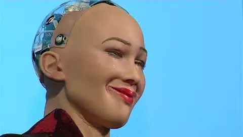 Sophia está diseñada para adaptarse y trabajar con los humanos Sophia está diseñada para adaptarse y trabajar con los humanos