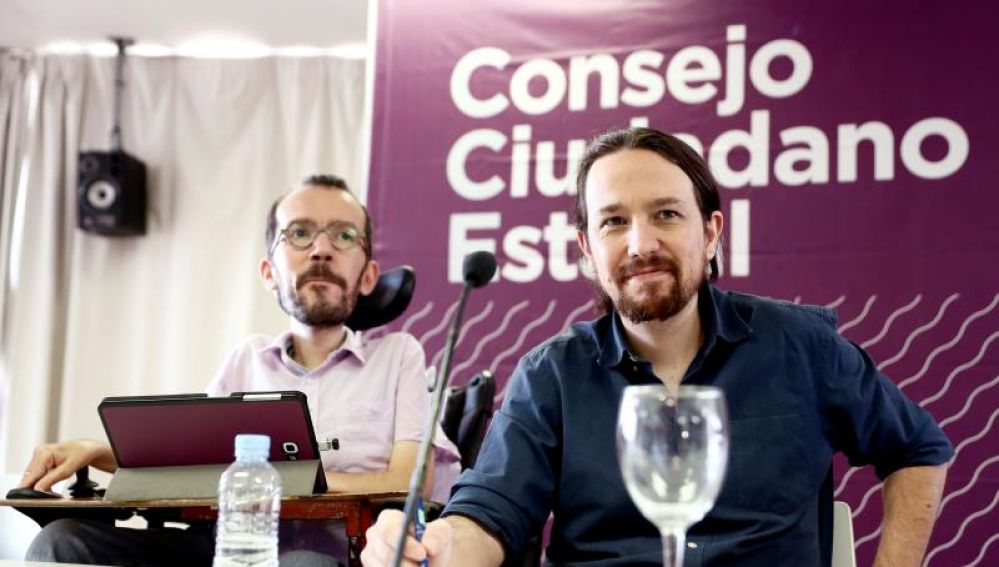 Pablo Iglesias y Pablo Echenique durante el Consejo Ciudadano de Podemos