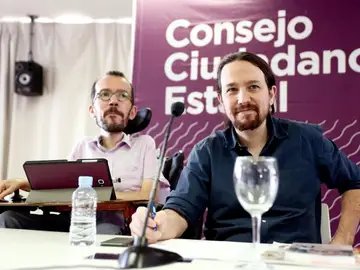 Pablo Iglesias y Pablo Echenique durante el Consejo Ciudadano de Podemos Pablo Iglesias y Pablo Echenique durante el Consejo Ciudadano de Podemos