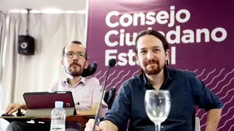 Pablo Iglesias y Pablo Echenique durante el Consejo Ciudadano de Podemos Pablo Iglesias y Pablo Echenique durante el Consejo Ciudadano de Podemos