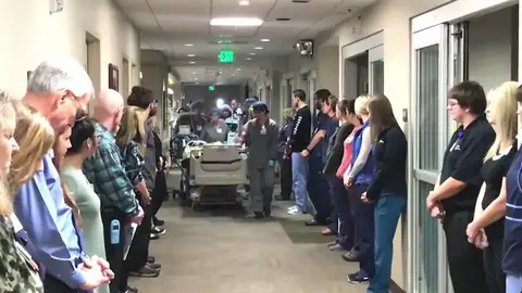 El emotivo homenaje a un paciente que iba a donar sus órganos antes de ser desconectado El emotivo homenaje a un paciente que iba a donar sus órganos antes de ser desconectado
