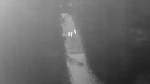 La Policía inglesa utiliza un dron con cámara térmica para encontrar una joven que había sido violada La Policía inglesa utiliza un dron con cámara térmica para encontrar una joven que había sido violada