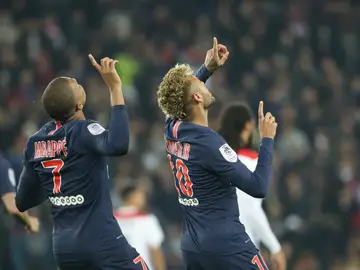 Mbappé y Neymar celebran un gol Mbappé y Neymar celebran un gol