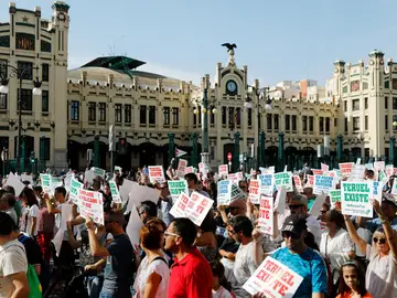 Valencianos y aragoneses marchan por el Corredor Cantábrico-Mediterráneo Valencianos y aragoneses marchan por el Corredor Cantábrico-Mediterráneo
