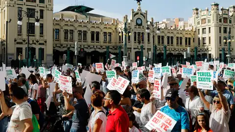Valencianos y aragoneses marchan por el Corredor Cantábrico-Mediterráneo Valencianos y aragoneses marchan por el Corredor Cantábrico-Mediterráneo
