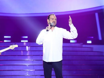 Manu Sánchez proclama en el escenario la ‘Vida loca’ como Pancho Céspedes