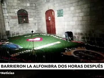 Los servicios de limpieza 'arrasan' con la alfombra floral para una Virgen horas antes de que saliera en procesión en A Coruña Los servicios de limpieza 'arrasan' con la alfombra floral para una Virgen horas antes de que saliera en procesión en A Coruña