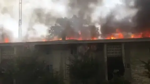 Una mujer provoca un gran incendio en un bloque de apartamentos porque estaba molesta con su exnovio Una mujer provoca un gran incendio en un bloque de apartamentos porque estaba molesta con su exnovio