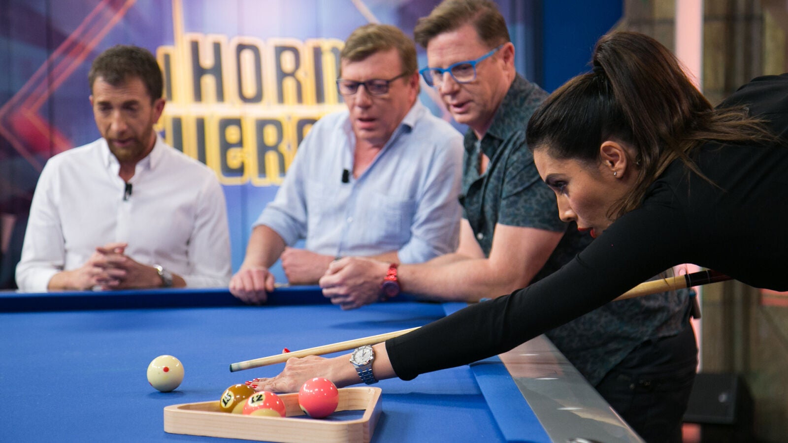 Los Morancos alucinan con el complicado y peligroso reto de Pilar Rubio en 'El Hormiguero 3.0'