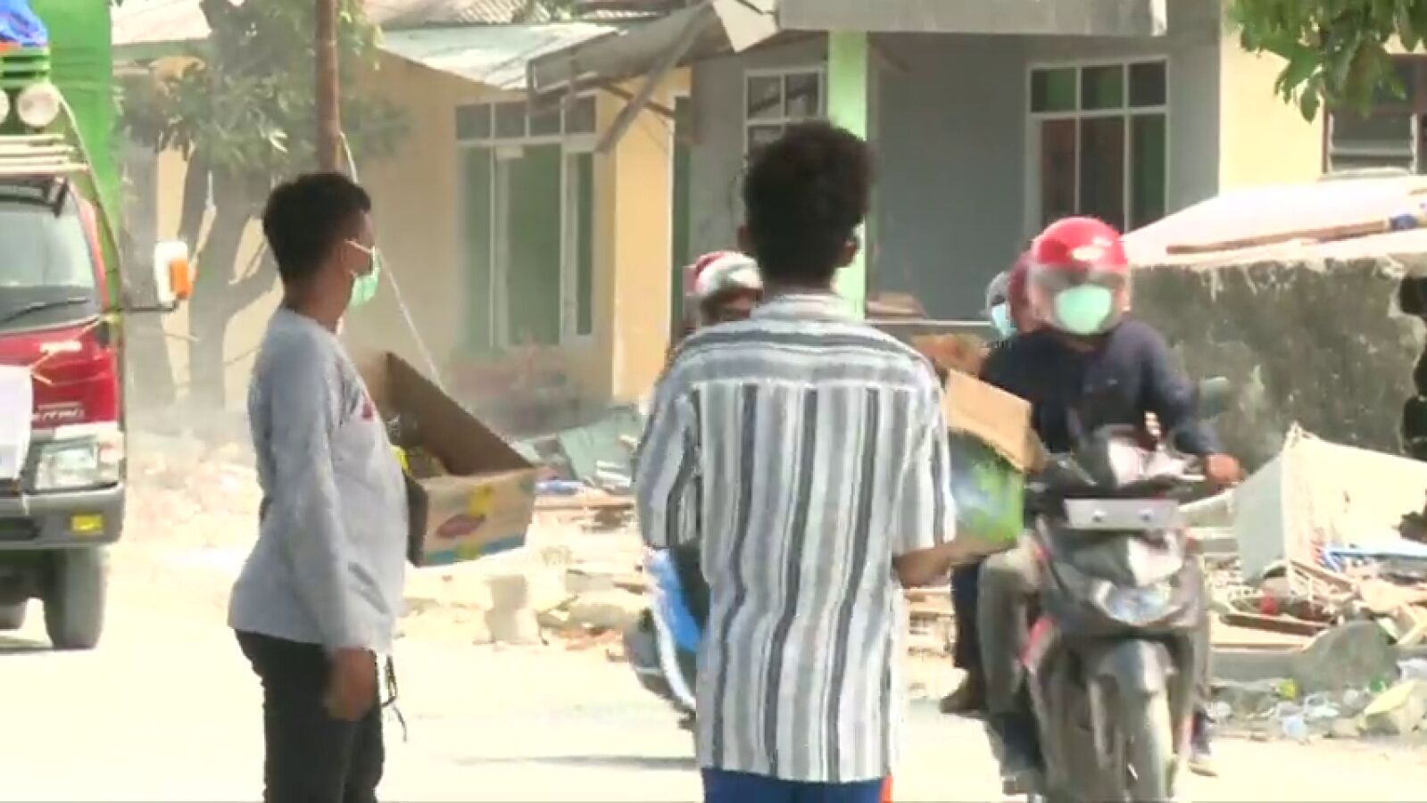  Aumenta a casi 2.000 el número de muertos por el seísmo y tsunami en Indonesia