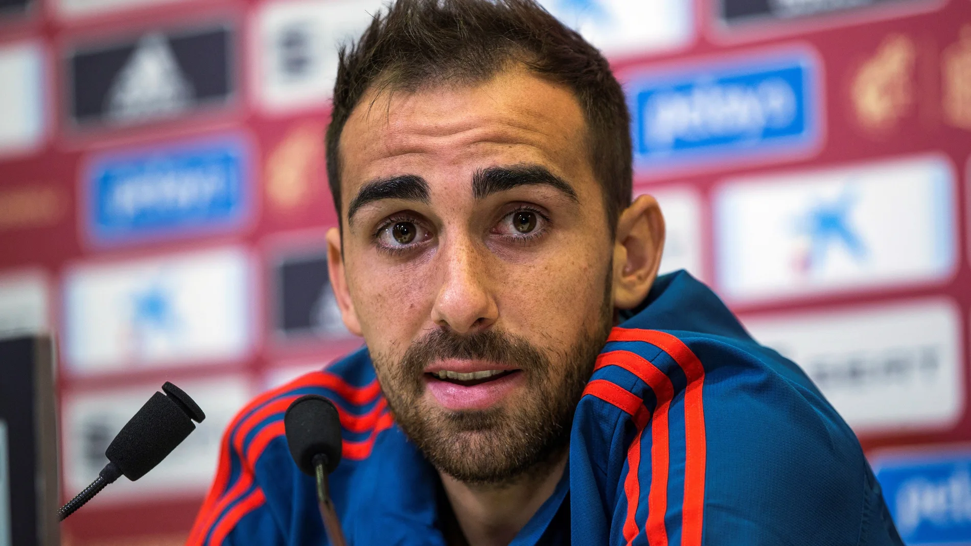 Paco Alcácer habla durante la rueda de prensa Paco Alcácer habla durante la rueda de prensa