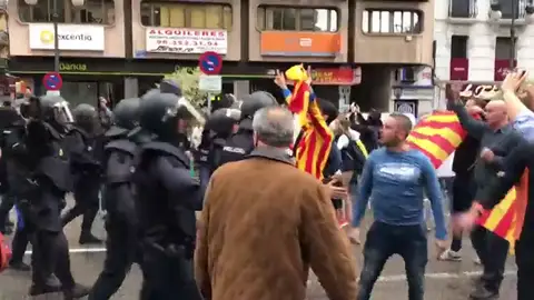 Coinciden en Valencia varias manifestaciones de ideologías opuestas Coinciden en Valencia varias manifestaciones de ideologías opuestas